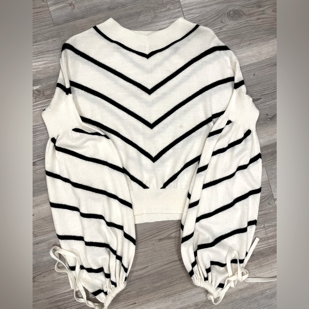 FEW MODA Balloon Sleeve Sweater